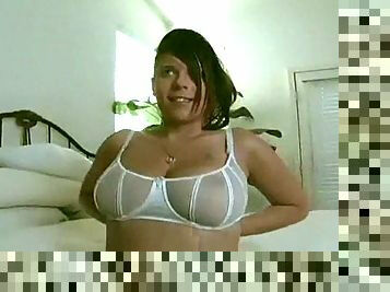 Adolescente pechugona